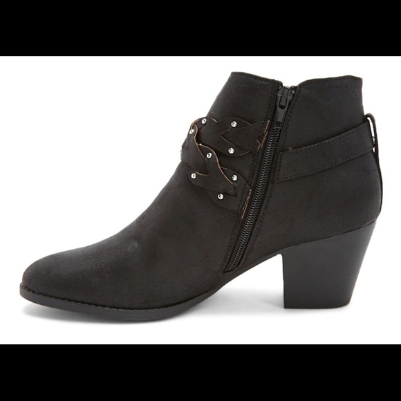 Black booty with braid detail. NWOT - Picture 3 of 4